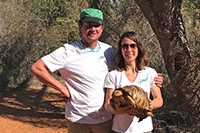 Jean-Marc Ducotterd et sa fille au chevet des tortues malgaches - Chavornay, Madagascar, mai 2018