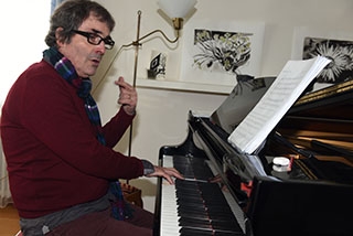 Daniel Thomas aime le carillon, musique des cloches dans le ciel - Moudon - Universit populaire de la Broye, avril 2019 - Reportage de Dany Schaer, journaliste photographe