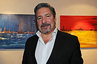 Michel Billato accroche ses toiles aux cimaises de Raiffeisen. Novembre 2014  (Cliquer ICI)