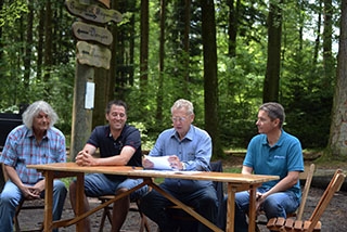 "Tronches darbres" complte sa galerie de portraits. AG Bois des Brigands, Thierrens, juin 2019. Reportage de Dany Schaer, journaliste-photographe