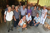 Pour sa dernire sortie de lanne, 3me Jeunesse visite la seule saboterie de Suisse en activit. Chapelle-sur-Moudon - Cornol Jura, 28 aot 2019 (cliquer ICI)