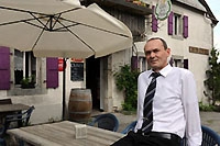 Nezir Gashi, patron d�un bistrot pittoresque - Ropraz, juin 2013 (Cliquer ICI)